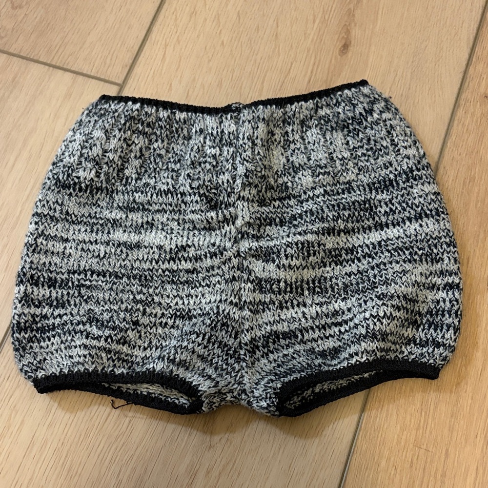 OG Capezio Black and White Knit Shorts for ballet 🩰